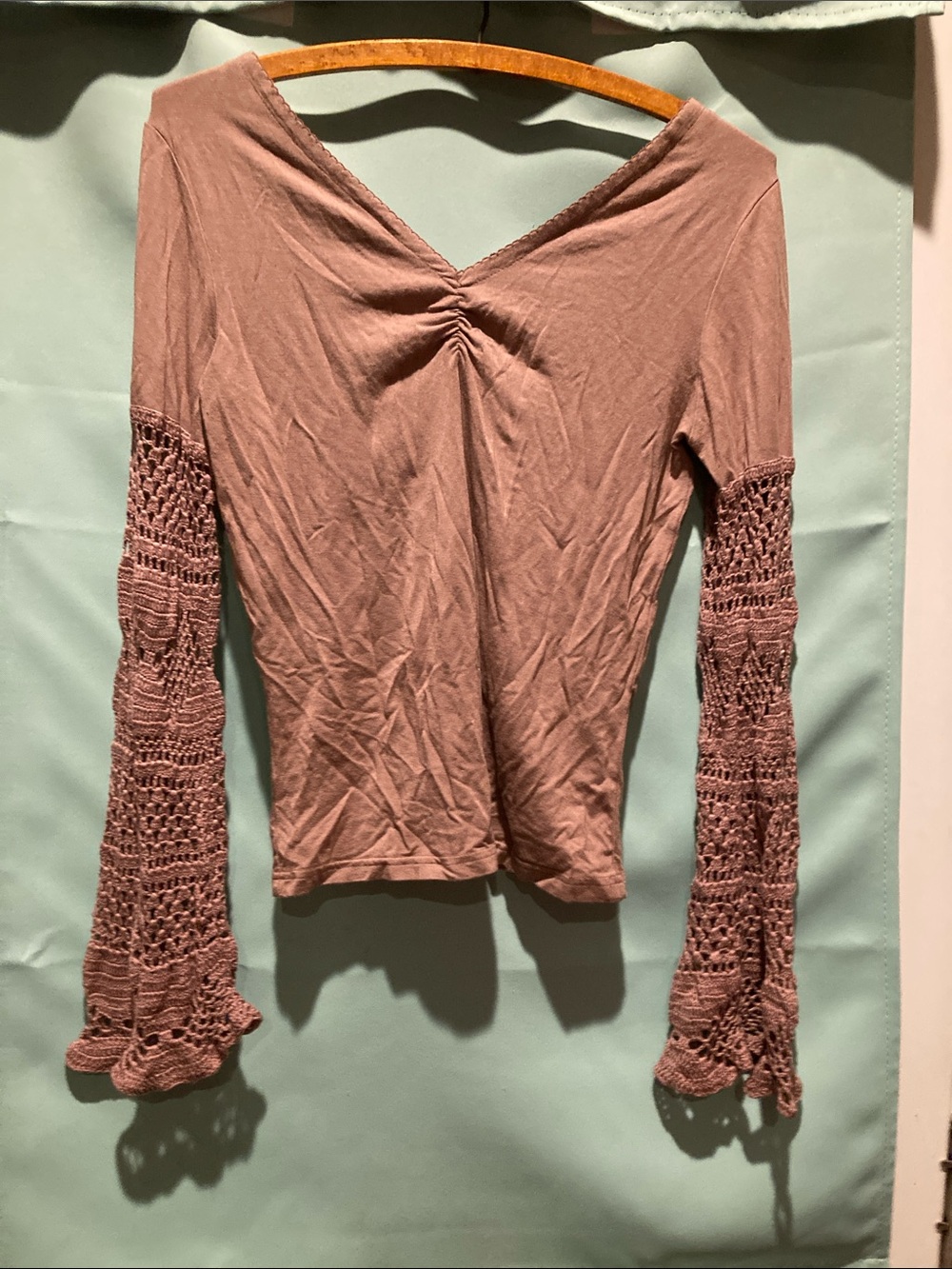 Women's Mauve Crochet Bell-Sleeve V-Neck Top
